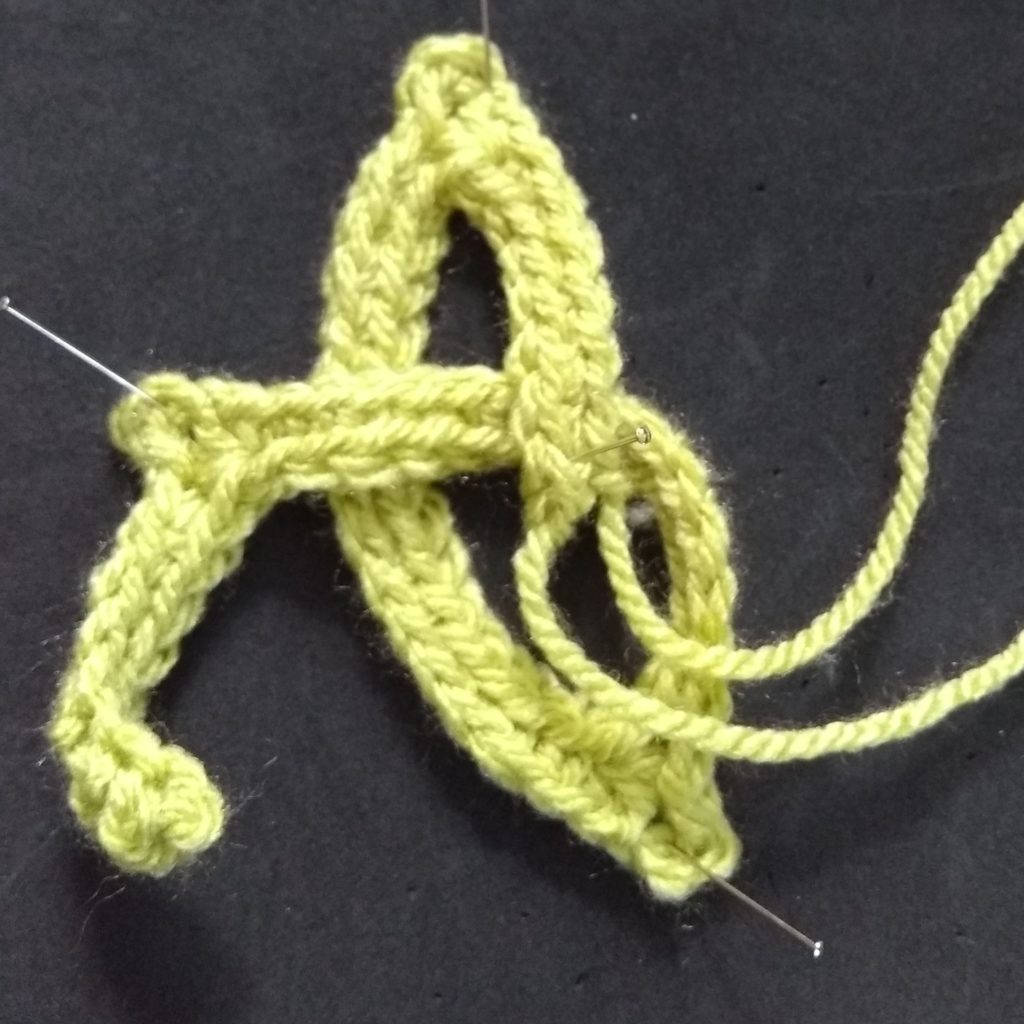 instructions for weaving single triangle crochet motif