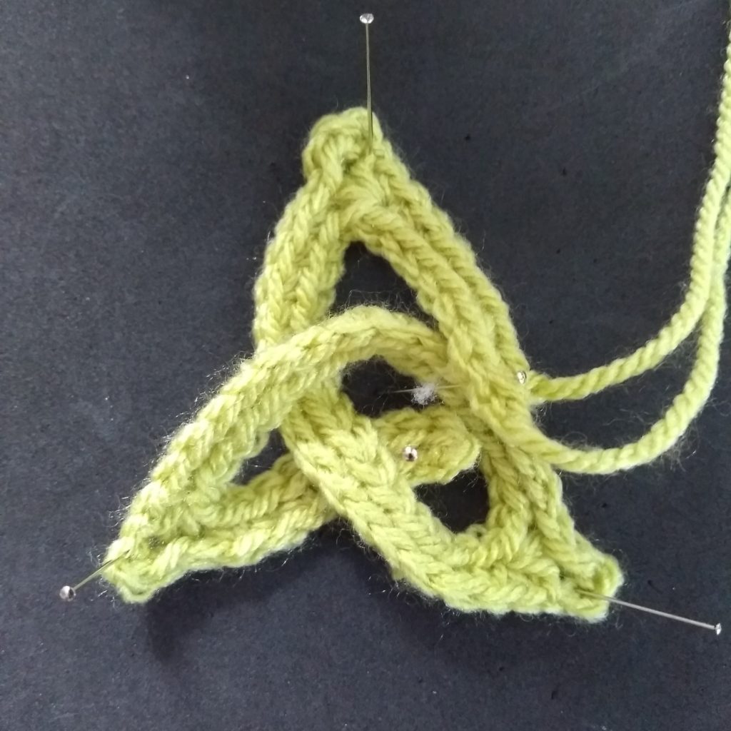 instructions for weaving single triangle crochet motif