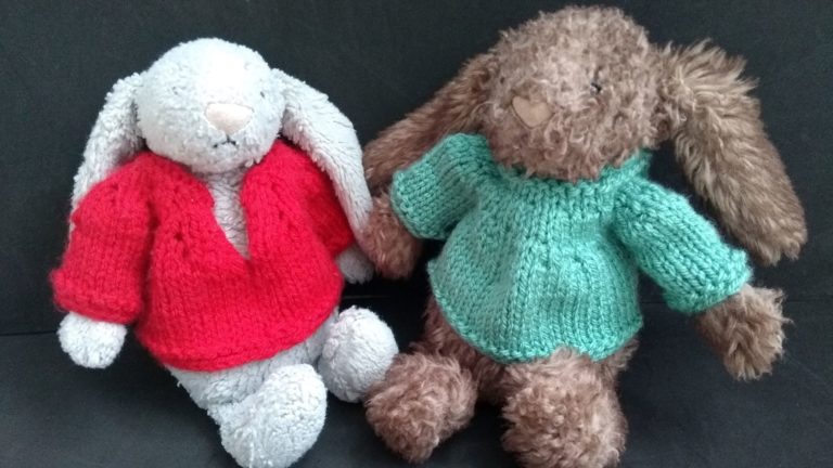 Read more about the article Knitted clothes for toys