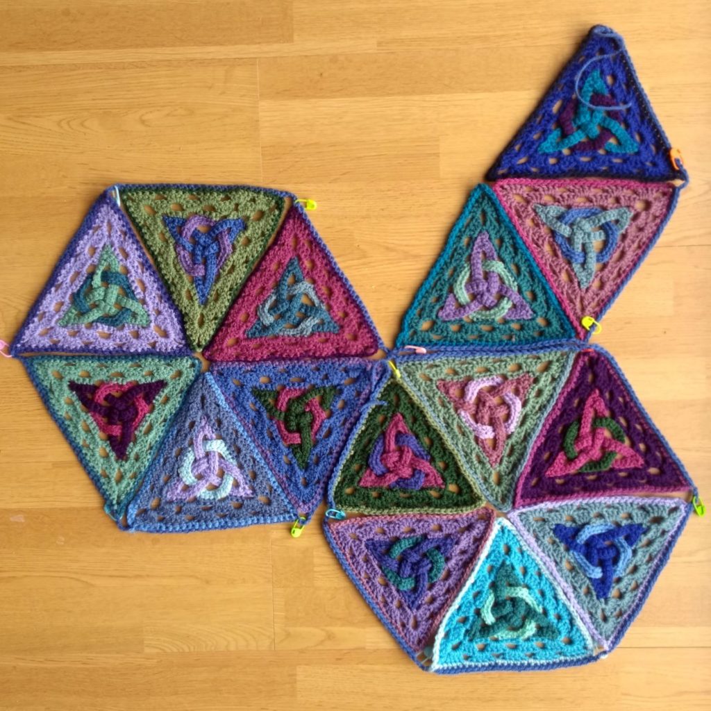 layout of triangles to make hexagon blanket