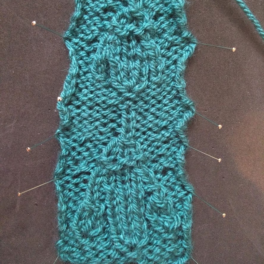 swatch of a snowdrop flower head in knitting